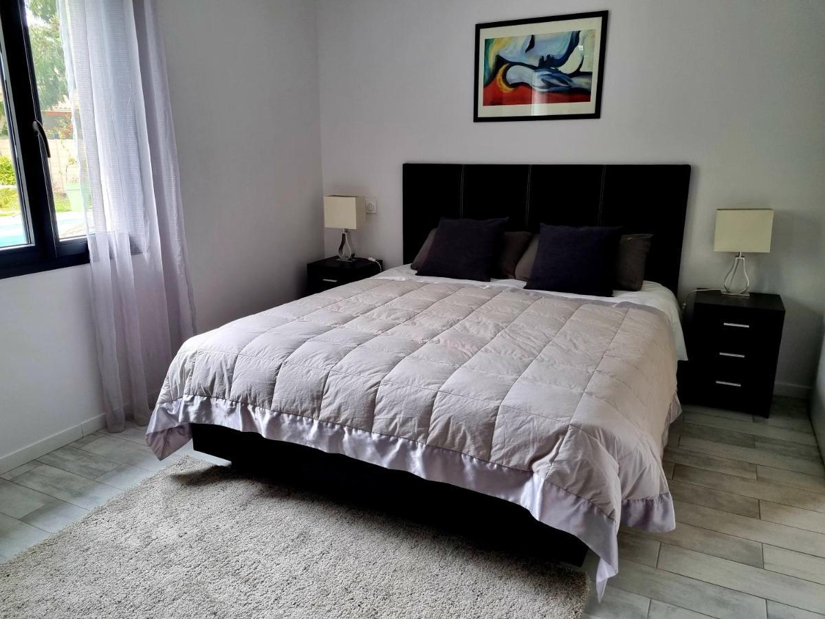 Villa Géna Saint-Médard-dʼEyrans Habitación foto